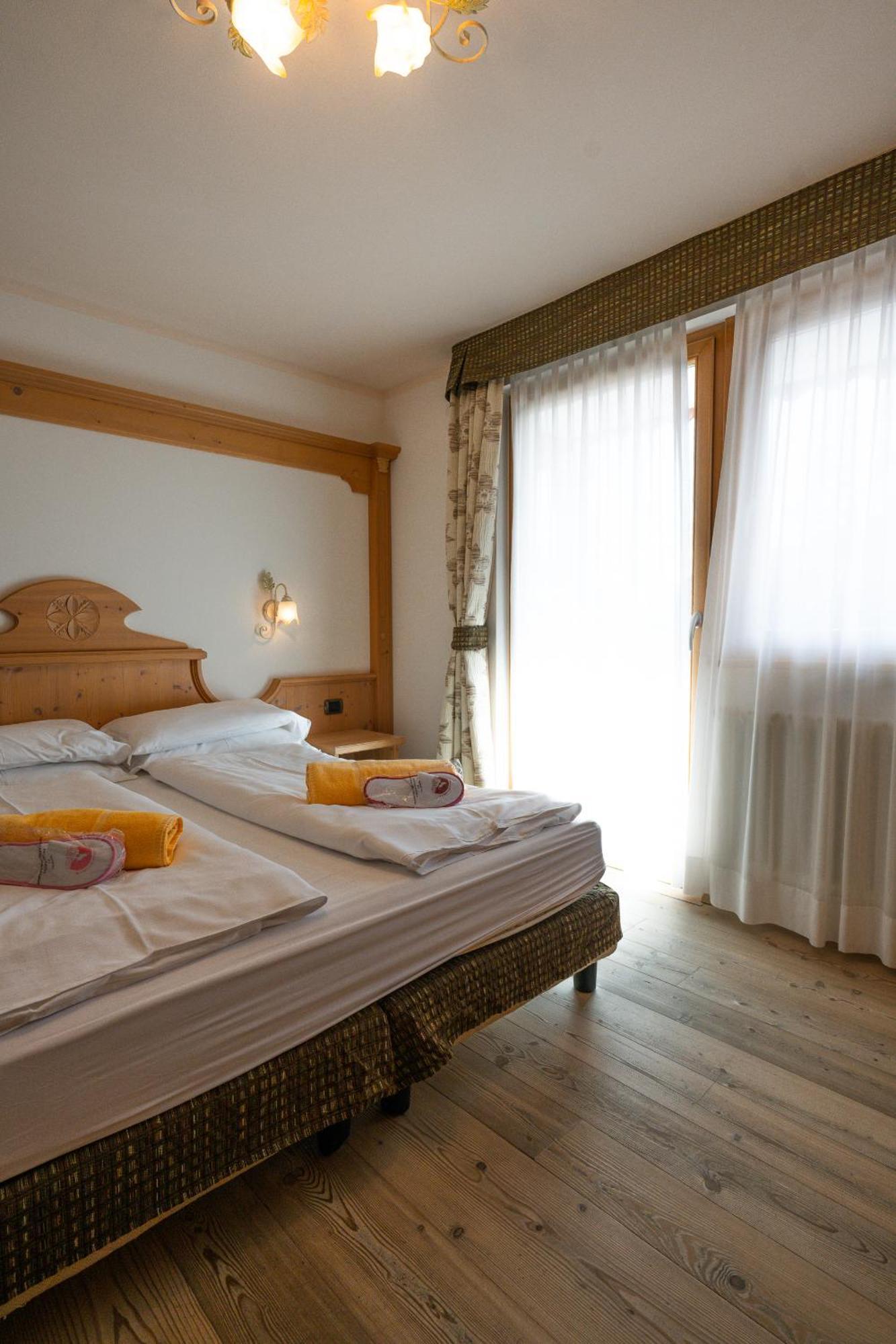 Wellness Hotel Lupo Bianco Canazei Exterior photo