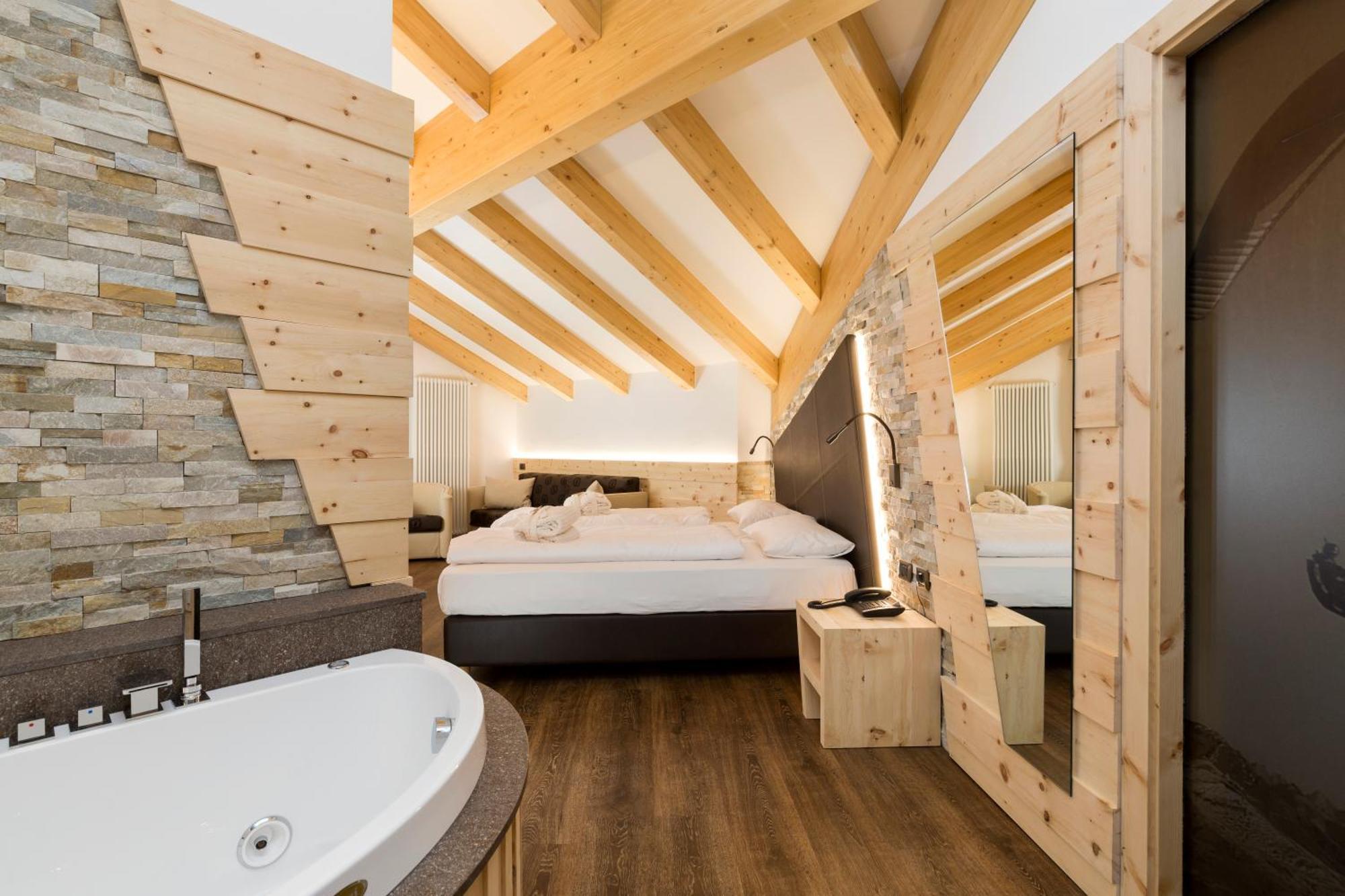 Wellness Hotel Lupo Bianco Canazei Exterior photo