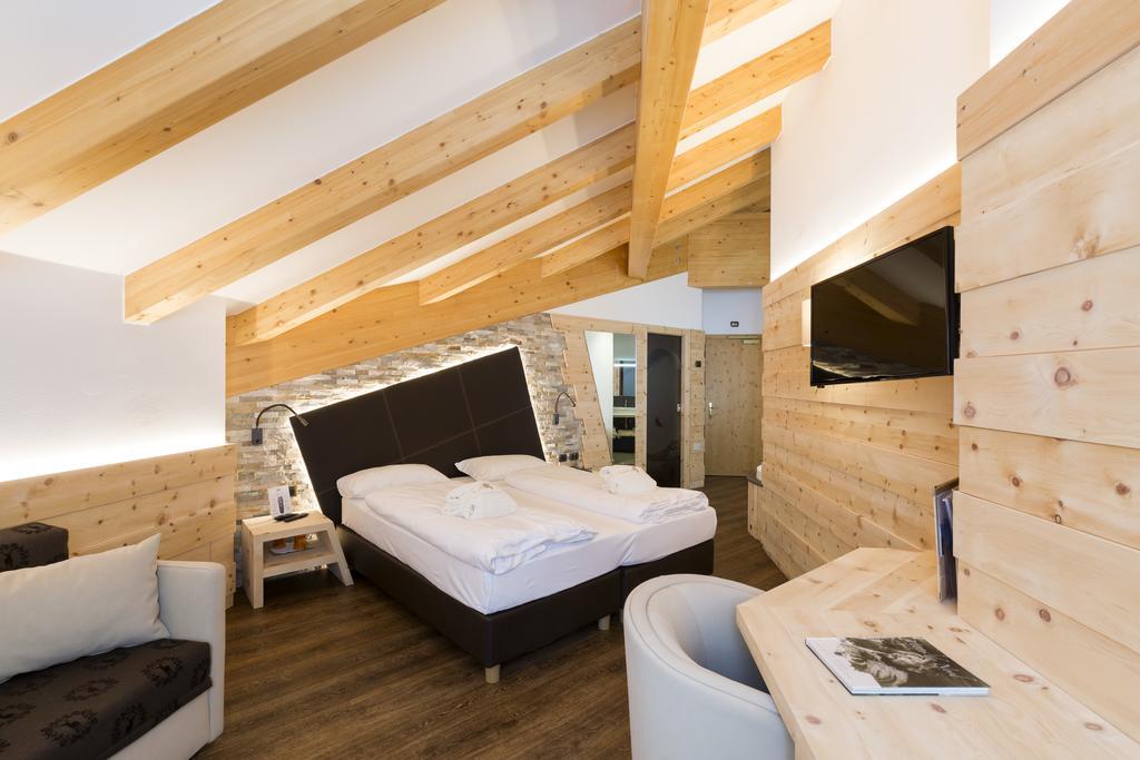 Wellness Hotel Lupo Bianco Canazei Exterior photo